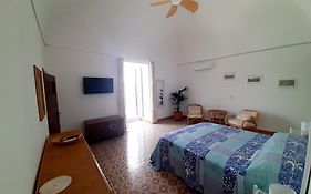 Visitponza - Le Naiadi